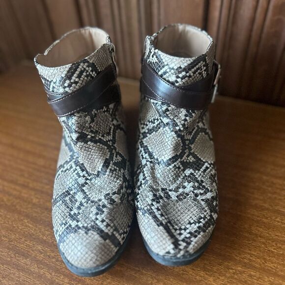 Snakeskin Pattern Ankle Boots with Brown Accents - Picture 3 of 6